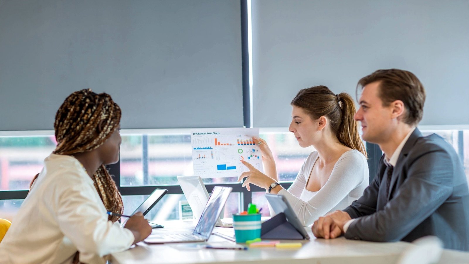 diverse-colleagues-gather-in-brainstorm-discuss-st-2025-03-28-07-42-08-utc